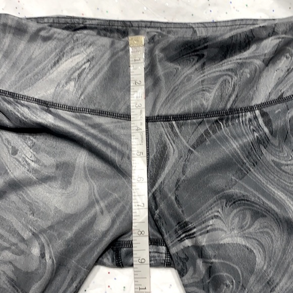 ALO Yoga Black Marble Goddess legging size S (4-6) - Picture 9 of 12